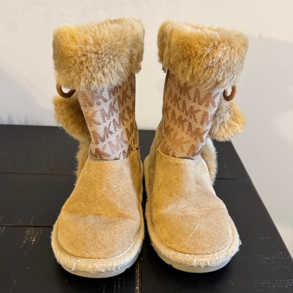 Michael Kors Lillettie Tan Faux Fur Boots Girls Size 9 Winter MK Logo Booties - Picture 4 of 7